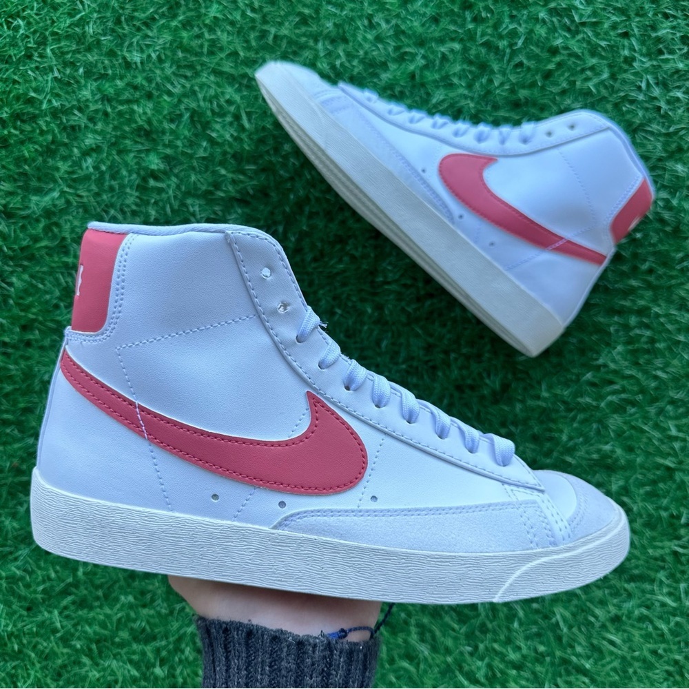 Nike Blazer Mid ‘77 NN White / Adobe Red Stardust - Sail